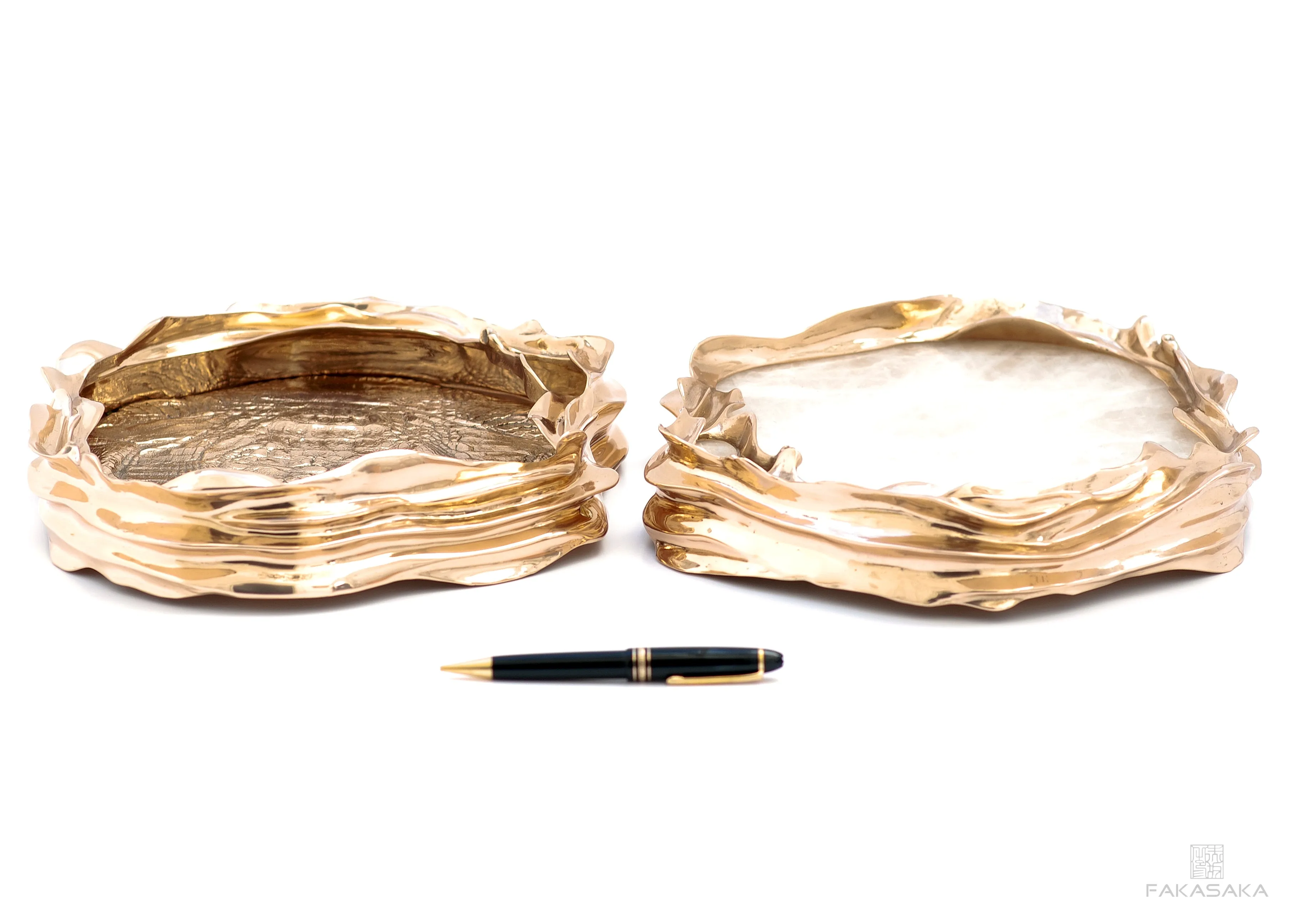 DEAR SONIA<br><br>BOWL / CENTERPIECE<br><br>TRANSLUCENT ONYX<br>POLISHED BRONZE